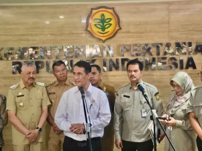 Bupati Bulukumba Andi Muchtar Ali Yusuf bersama Mentan Andi Amran dan sejumlah kepala daerah. Foto dok Humas Diskominfo Bulukumba