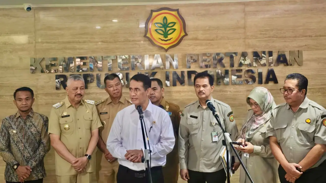 Bupati Bulukumba Andi Muchtar Ali Yusuf bersama Mentan Andi Amran dan sejumlah kepala daerah. Foto dok Humas Diskominfo Bulukumba