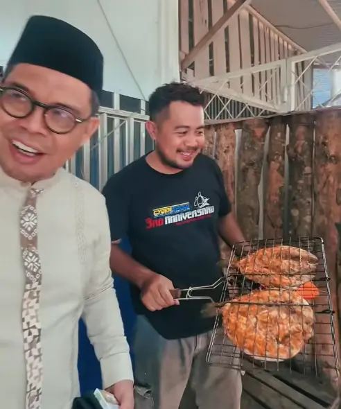 Wabup Bulukumba Andi Edy Manaf kunjungi warung Ikan Bakar Katombong. Foto dok FB