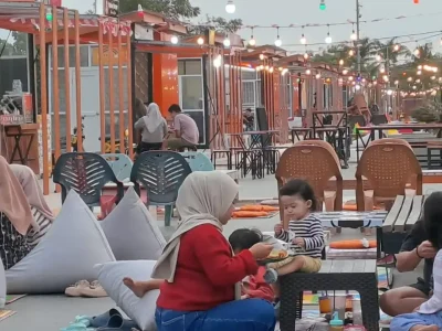 Suasana Lapak UMKM Kawasan Pantai Merpati Bulukumba. Dok TITIKNOL BIZ
