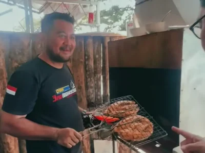 Wabup Bulukumba Andi Edy Manaf kunjungi warung Ikan Bakar Katombong. Foto dok FB